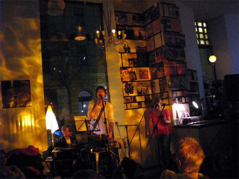 Foto of a Folklabor live performance.